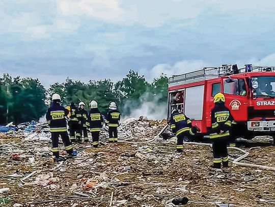 Pożar na wysypisku śmieci w Szymiszowie