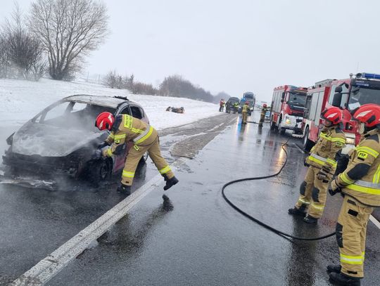 Pożar samochodu osobowego na A4. Wzorowa współpraca wszystkich służb