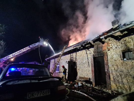 Pożar w Poznowicach. Spalił się dom jednorodzinny. Bardzo duże straty!