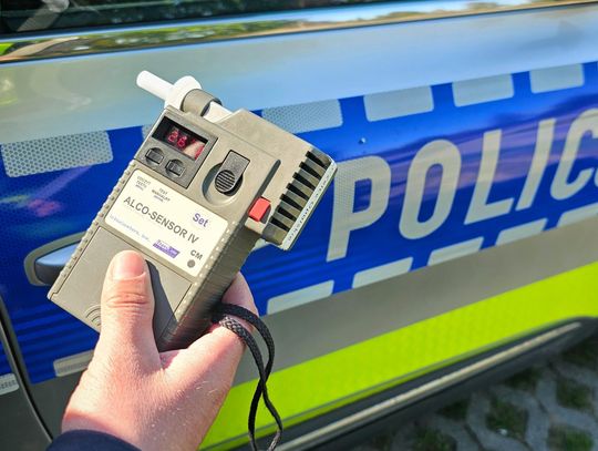 Jechał po bułki po alkoholu. Wpadł w ręce policji