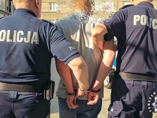 30-latek z zakazami znów za kierownicą. Wiózł całą rodzinę