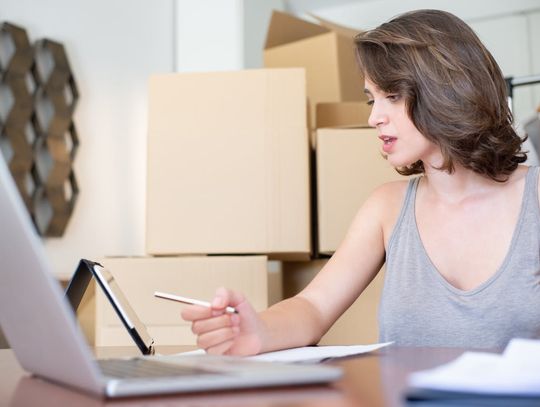 Praca jako sprzedawca — jak skutecznie rozwijać swoją karierę i podnosić zarobki?