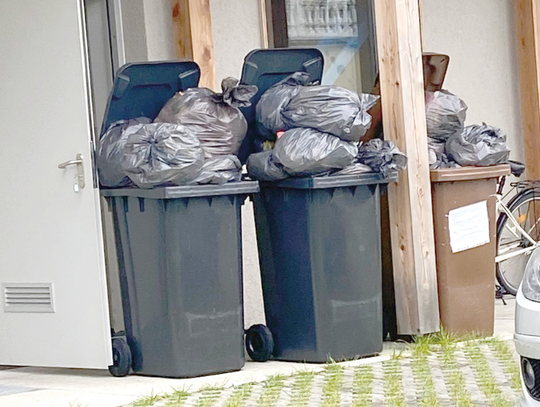 Problem ze śmieciami w Jemielnicy. Czy regulamin dotyczy wszystkich jednakowo?