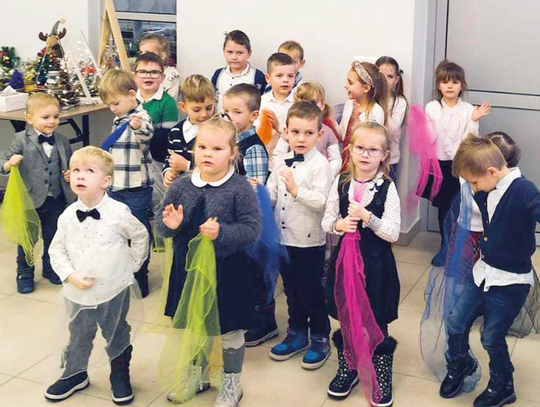 Przedszkolaki z gminy Leśnica zagrały i zaśpiewały dla seniorów