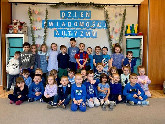 Przedszkolaki z Żędowic ubrały się na niebiesko