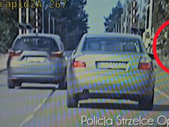 Niebezpieczny manewr przed przejazdem kolejowym. 43-latek z wysokim mandatem