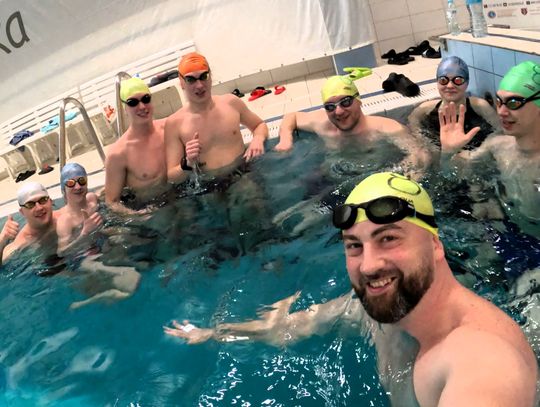 Przepłynęli prawie 77 kilometrów. W szczytnym celu!