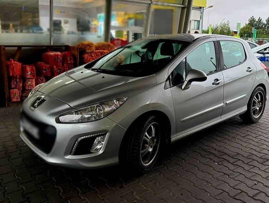 Przyjechał Peugeotem na stację paliw po wódkę. Ledwie stał na nogach