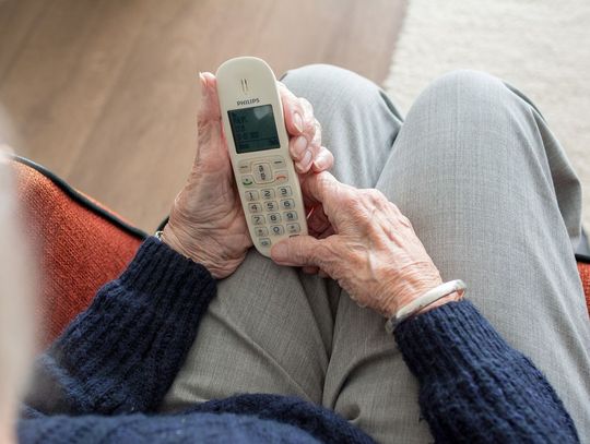 Oszuści wciąż aktywni. Seniorka z powiatu strzeleckiego straciła 67 tysięcy