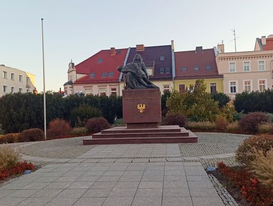 Rada miejska w Strzelcach Opolskich uhonorowała Karola Cebulę. Skwer w centrum miasta nosi jego imię