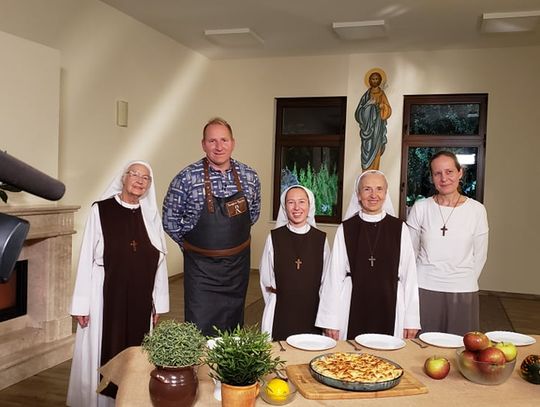 Remigiusz Rączka gotował w Strzelcach Opolskich. Jutro emisja programu "Klasztorne smaki" nagranego w naszym mieście [ZDJĘCIA]