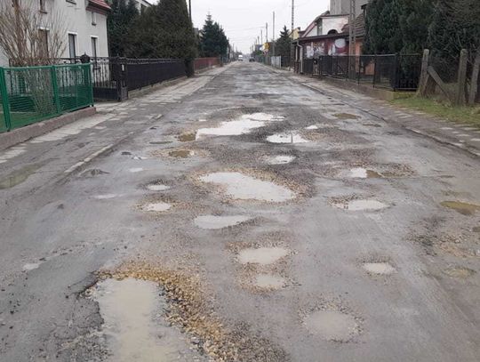 Ul. Mickiewicza w Zawadzkiem przejdzie remont. Kiedy ruszą prace?