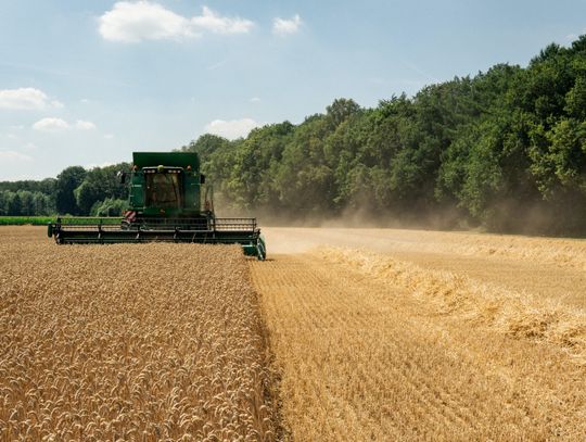 Trwają żniwa, rolnicy apelują do mieszkańców o wyrozumiałość