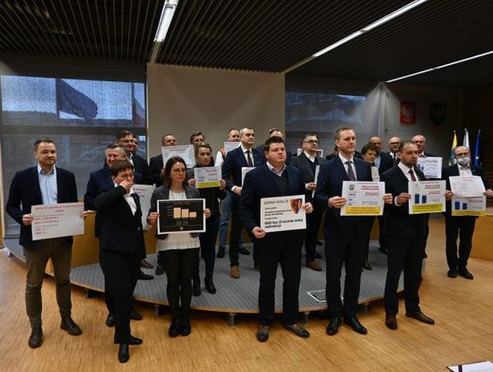 Samorządowcy protestują przeciwko cięciu pieniędzy na naukę języka mniejszości