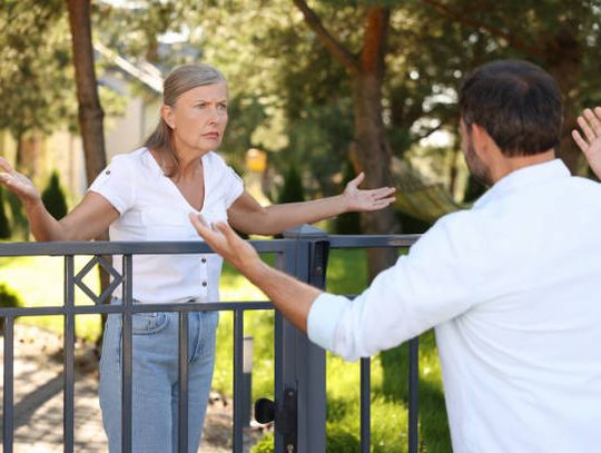 Sąsiedzka sprzeczka o jeżyny. W ruch poszedł gaz pieprzowy