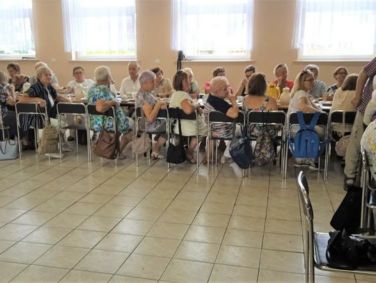 Seniorzy z Opola i gminy Kolonowskie integrowali się przy kawie i kołaczu