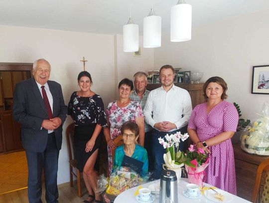 Serdeczności dla mieszkanki Olszowej. Jubilatka świętowała 90. urodziny