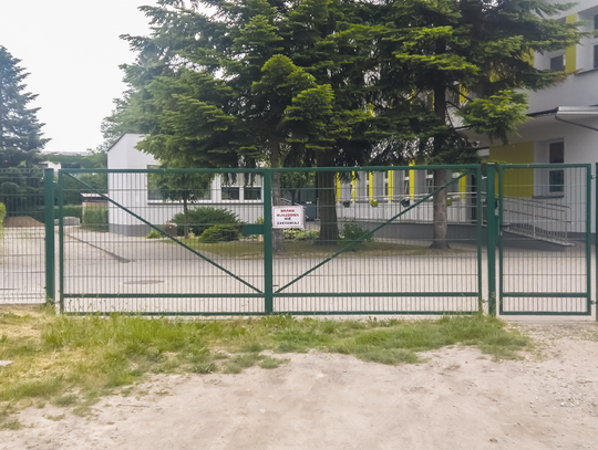 Słupek już nie blokuje wjazdu do przedszkola nr 3 w Zawadzkiem