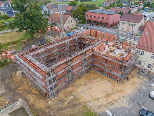 Hala sportowa i żłobek rosną w oczach. Dwie duże inwestycje w gminie Leśnica