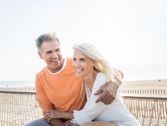 Prezent dla rodziców? Voucher na turnus rehabilitacyjny nad morzem to strzał w dziesiątkę