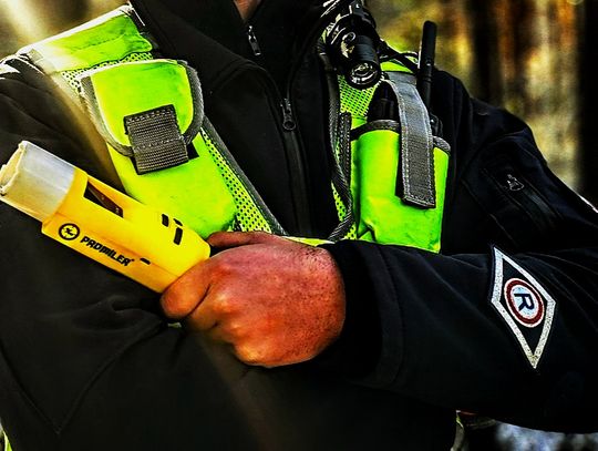 Wyczuł alkohol i zareagował. 24-latek odebrał kluczki nietrzeźwemu motorowerzyście