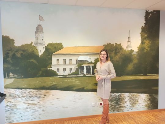 Stare pocztówki i przestrzeń. W Powiatowym Centrum Kultury można obejrzeć dwie wystawy. ZDJĘCIA