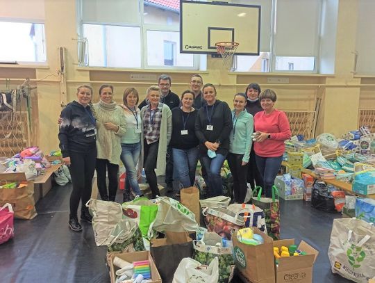 Strzelce Opolskie pomagają Ukrainie. Sala sportowa wypełnia się darami