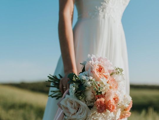 Suknia boho niezwykle modna w trendach ślubnych