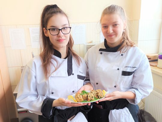 Sushi, kofta, tatar z karpia. Uczniowie CKZiU w Strzelcach Opolskich gotują świąteczne potrawy