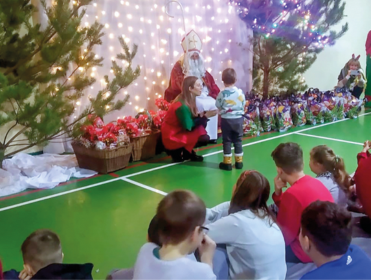 Święty Mikołaj odwiedził dzieci ze strzeleckich sołectw - Adamowic i Nowej Wsi