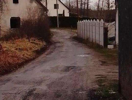 Ta droga jest w fatalnym stanie. Czy mieszkańcy doczekają się remontu?