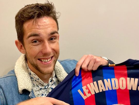 Tomasz Sobania z Toszka dobiegł do Barcelony i spotkał się z Lewandowskim