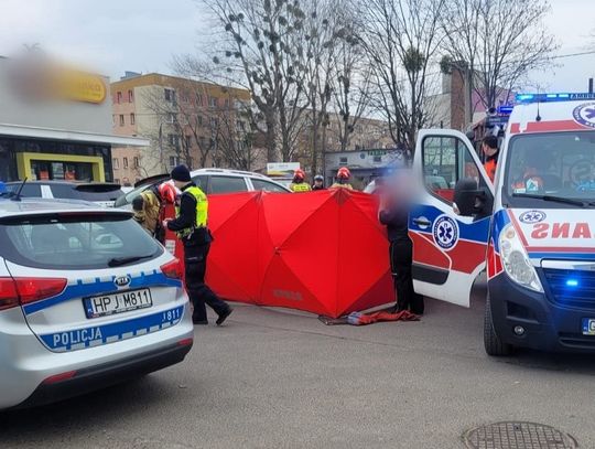 Tragedia pod marketem w Strzelcach Opolskich. Nie żyje piesza