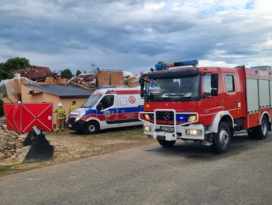 Tragiczny wypadek w Kadłubcu. Zerwał się dach domu. Nie żyje 17-latek