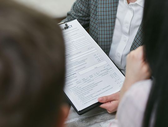 Ubezpieczenie przerwy w działalności firmy – jak chronić przedsiębiorstwo przed utratą przychodów?