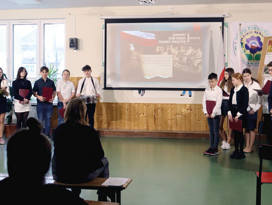Uczniowie z Izbicka uczcili patriotów walczących z komunizmem