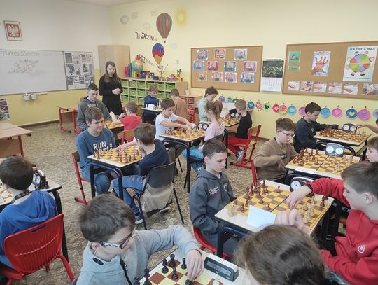 Uczniowie z Kielczy grali w szachy. Za nimi specjalny, wiosenny turniej