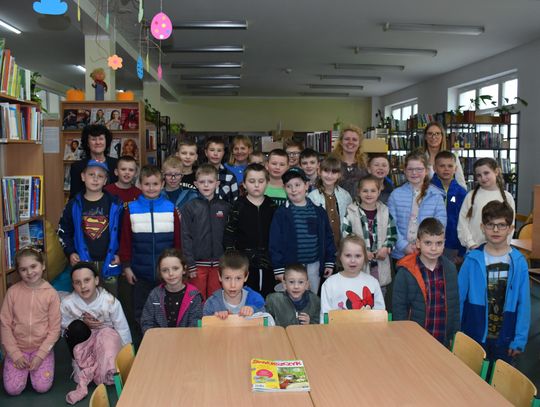 Uczniowie z Zalesia Śląskiego z wizytą w bibliotece w Leśnicy