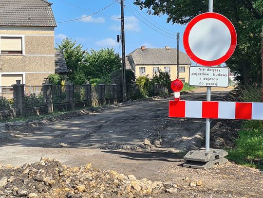 Ul. Główna w Grodzisku zamknięta. Kierowcy muszą kierować się objazdem