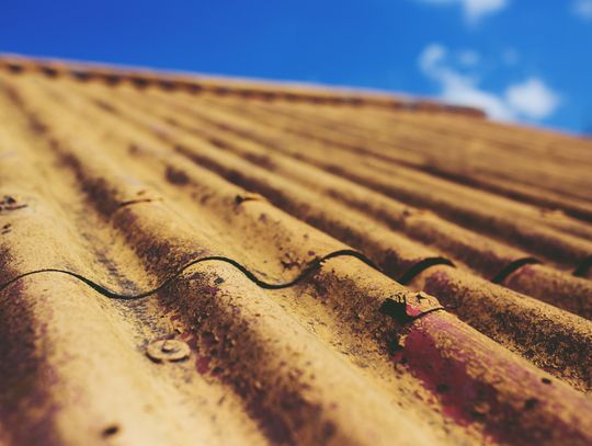 Usuń azbest! Strzelce Opolskie prowadzą nabór wniosków o dofinansowanie takich inwestycji