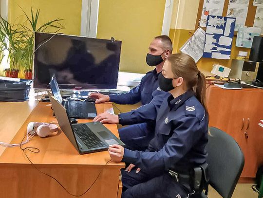 Uwaga! Policjant na ekranie