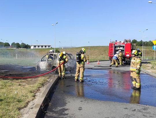 Użądlony rolnik i pożar auta na A4. Pracowita środa strzeleckich strażaków