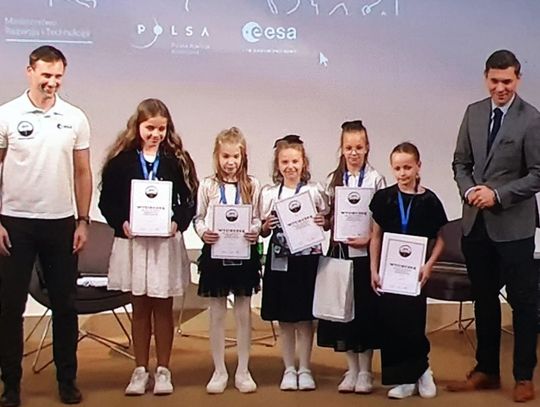 Uczennice z Krośnicy poznały Sławosza Uznańskiego-Wiśniewskiego