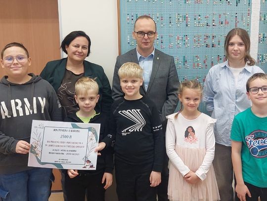 Szkoły i przedszkola z gminy Strzelece Opolskie zbierały makulaturę. Padł rekord Szkoły i przedszkola z gminy Strzelece Opolskie zbierały makulaturę. Padł rekord