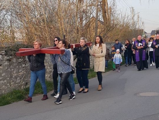 W Dziewkowicach odegrano Misterium Męki Pańskiej. Była też droga krzyżowa