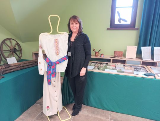 W miejskiej bibliotece w Strzelcach Opolskich można zobaczyć wystawę o Kresowiakach. ZDJĘCIA