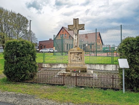 W Staniszczach Małych odnowią teren przy krzyżu ku pamięci poległych na wojnie