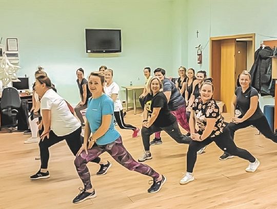 W trosce o zdrowie i dobrą formę. Mieszkanki Niezdrowic spotykają się na zajęciach fitness