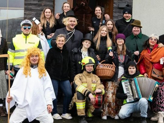 Wesołe orszaki z niedźwiedziem przeszły przez gminę Strzelce Opolskie