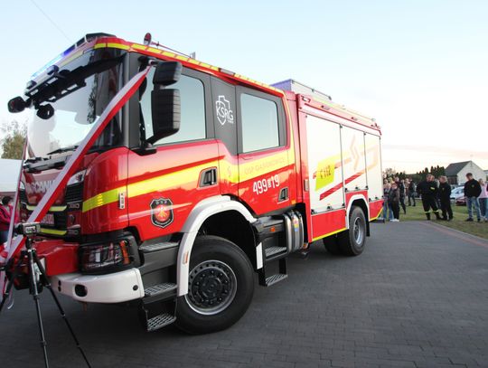 Wielkie święto w OSP Gąsiorowice - strażacy mają nowy wóz